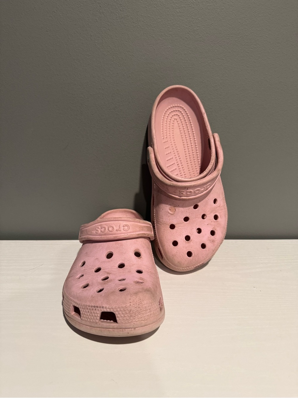 CROCS Classic Clog in Light Pink
